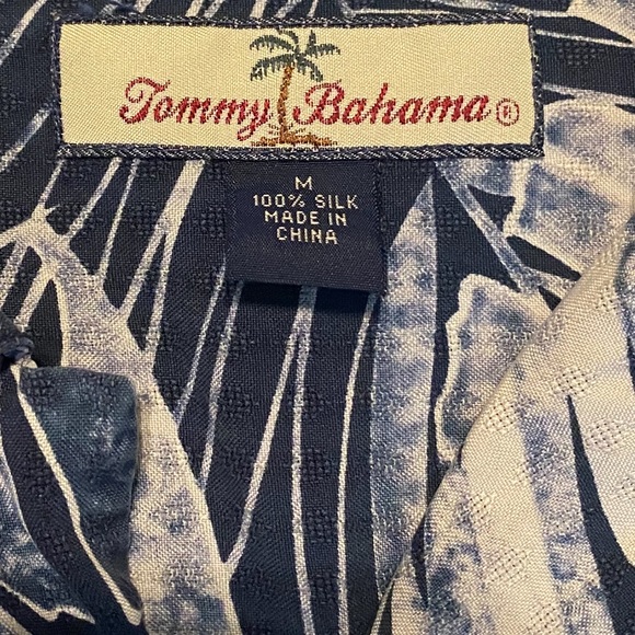 Mens “Tommy Bahama” 100% Silk Button-up Shirt with Palm Leaves - Picture 2 of 4